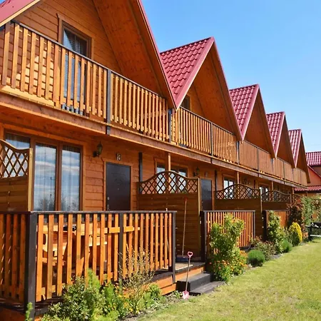 Comfortable Homes With Terraces, Pool Feriehus